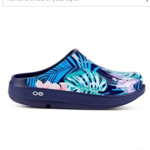 Oofos Limited Edition Ooclogs HAWAIIAN Flower Pattern size 12